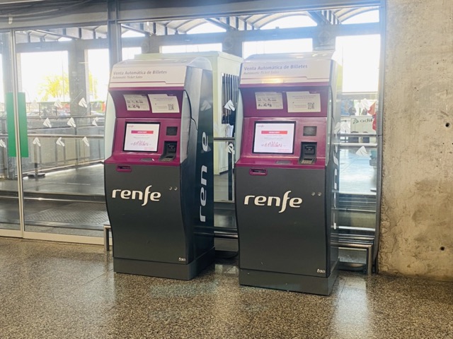 renfe train tickets machine in spain station, traukiniu bilietu renfe automatai ispanijoje stotyje kordoboje